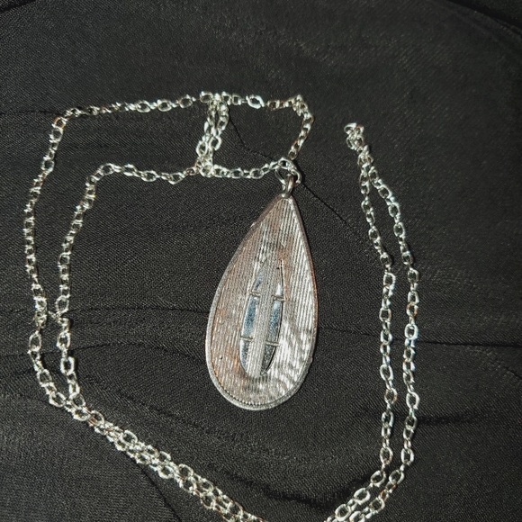 3/$15 White Gem Necklace - Picture 2 of 7